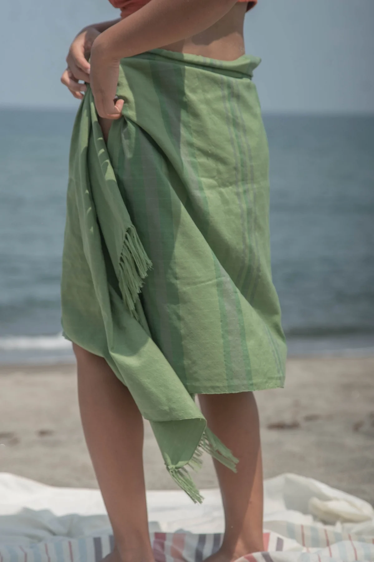 Luntian Throw Blanket